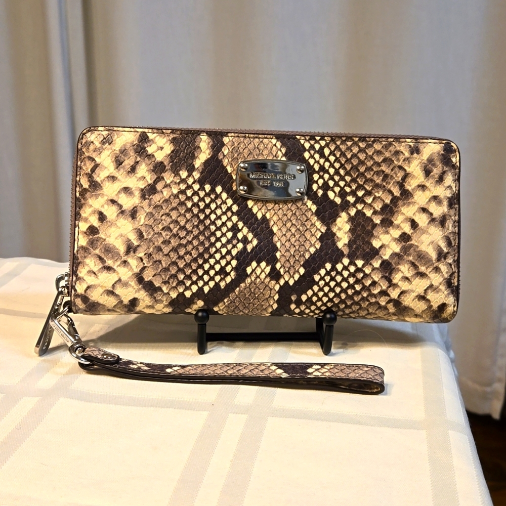 Michael Kors EUC Jet Set wallet with wrist strap, Brown and cream